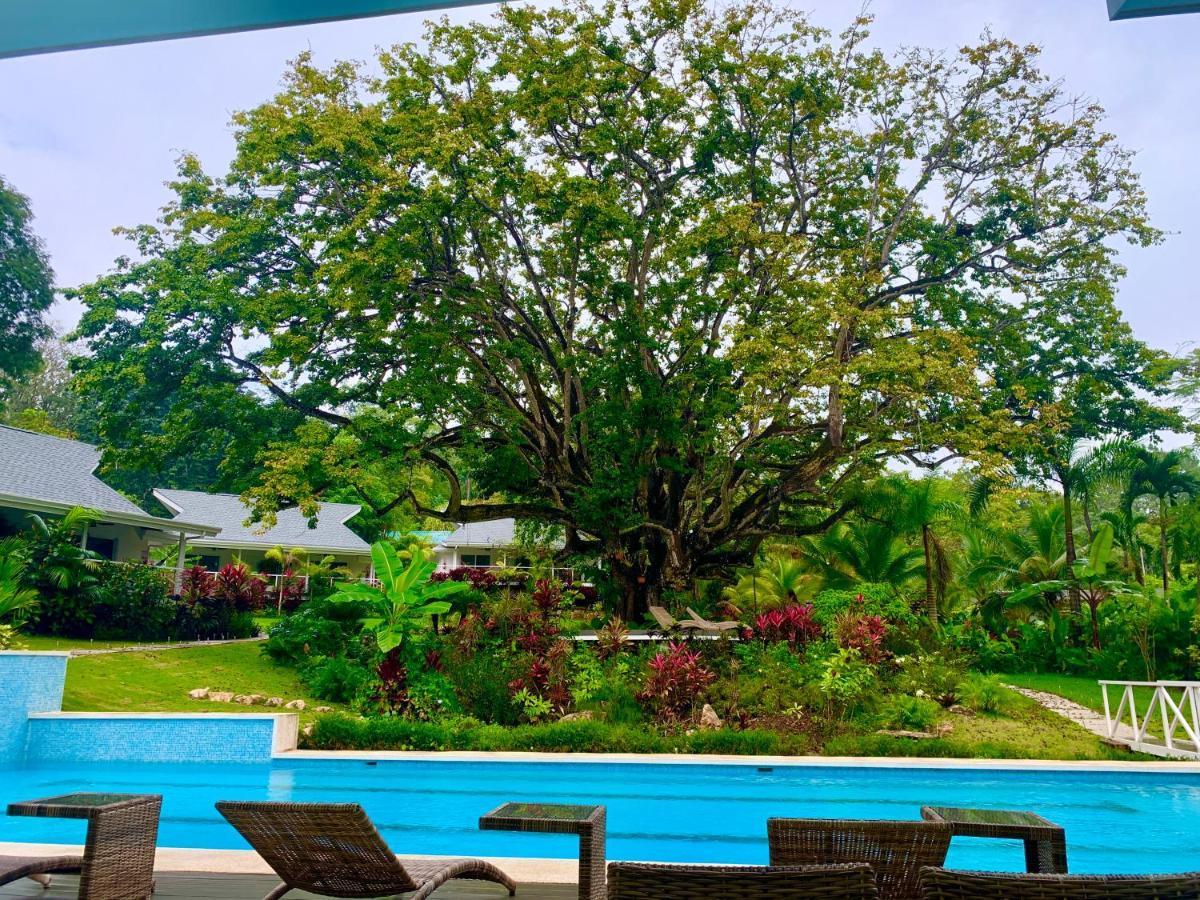 Aves Hotel Montezuma Exterior photo